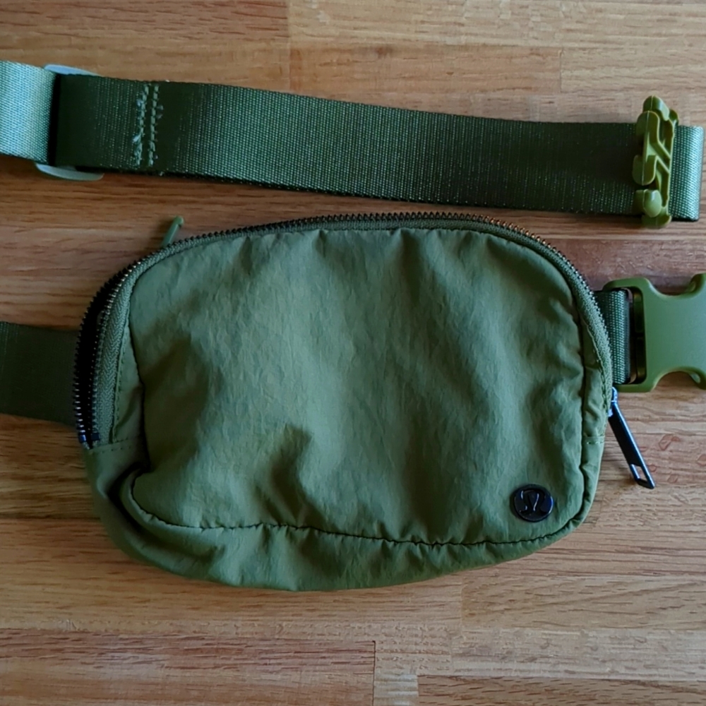 Lululemon everywear bag